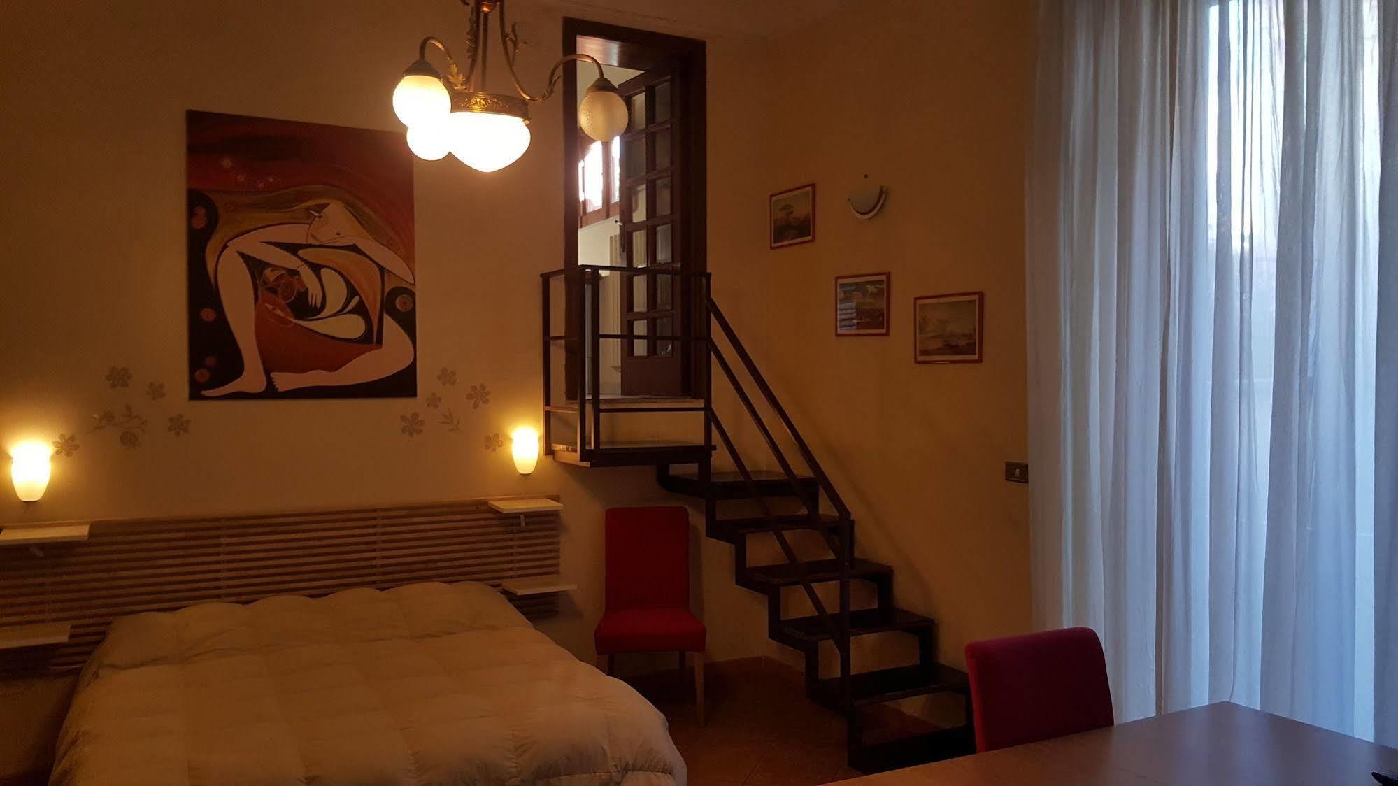 B&B Soriano44 Neapel Exterior foto