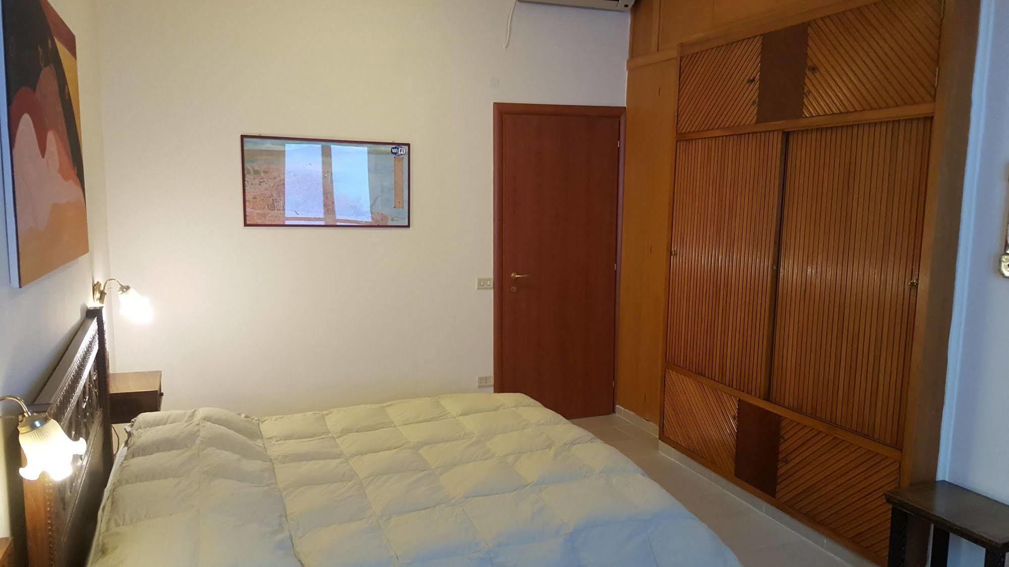 B&B Soriano44 Neapel Exterior foto